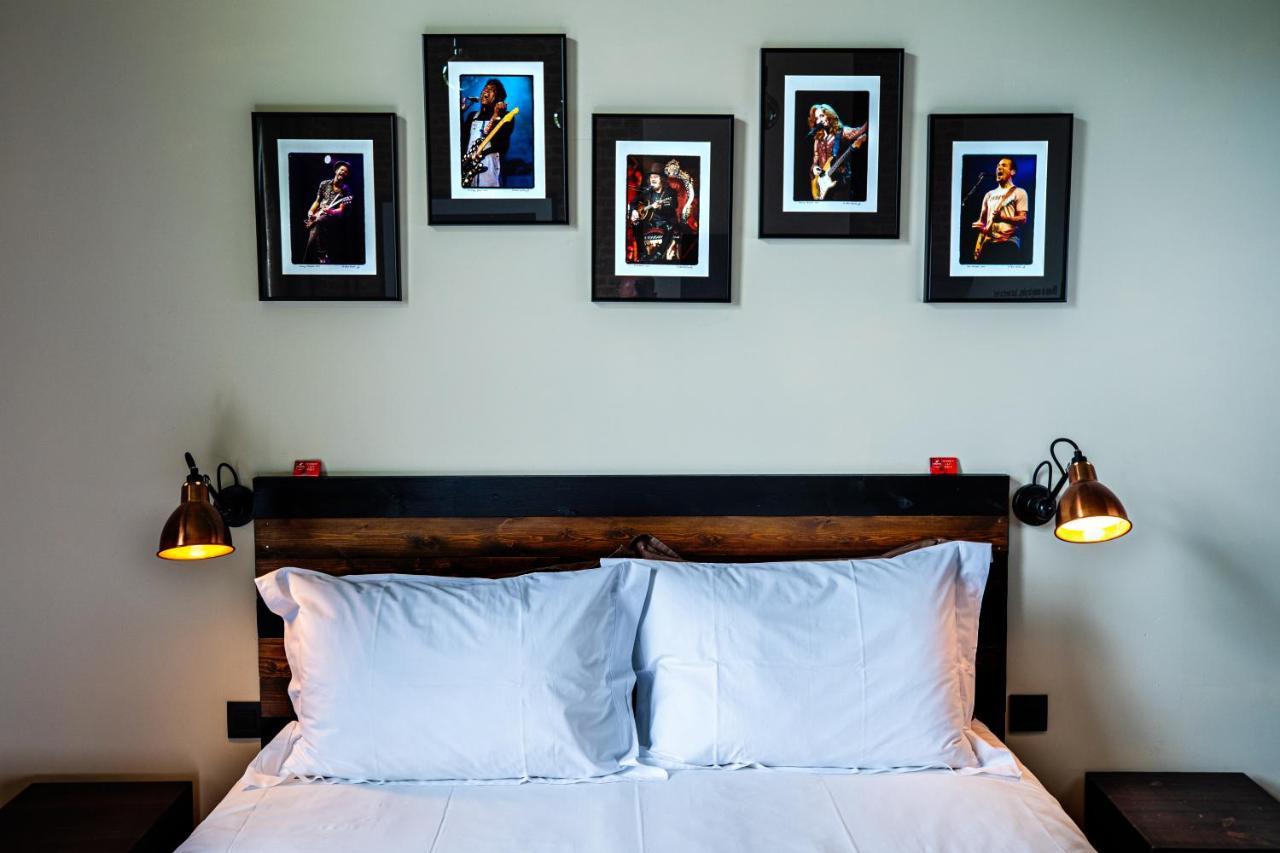 Bed & Breakfast Rock Lobster